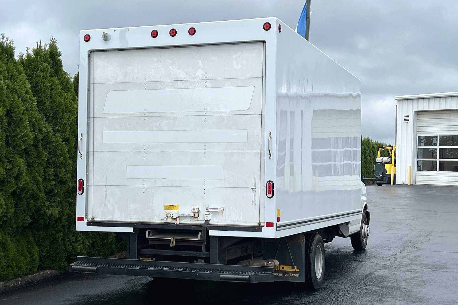 2019 GMC Savana Cutaway 16' Box Van